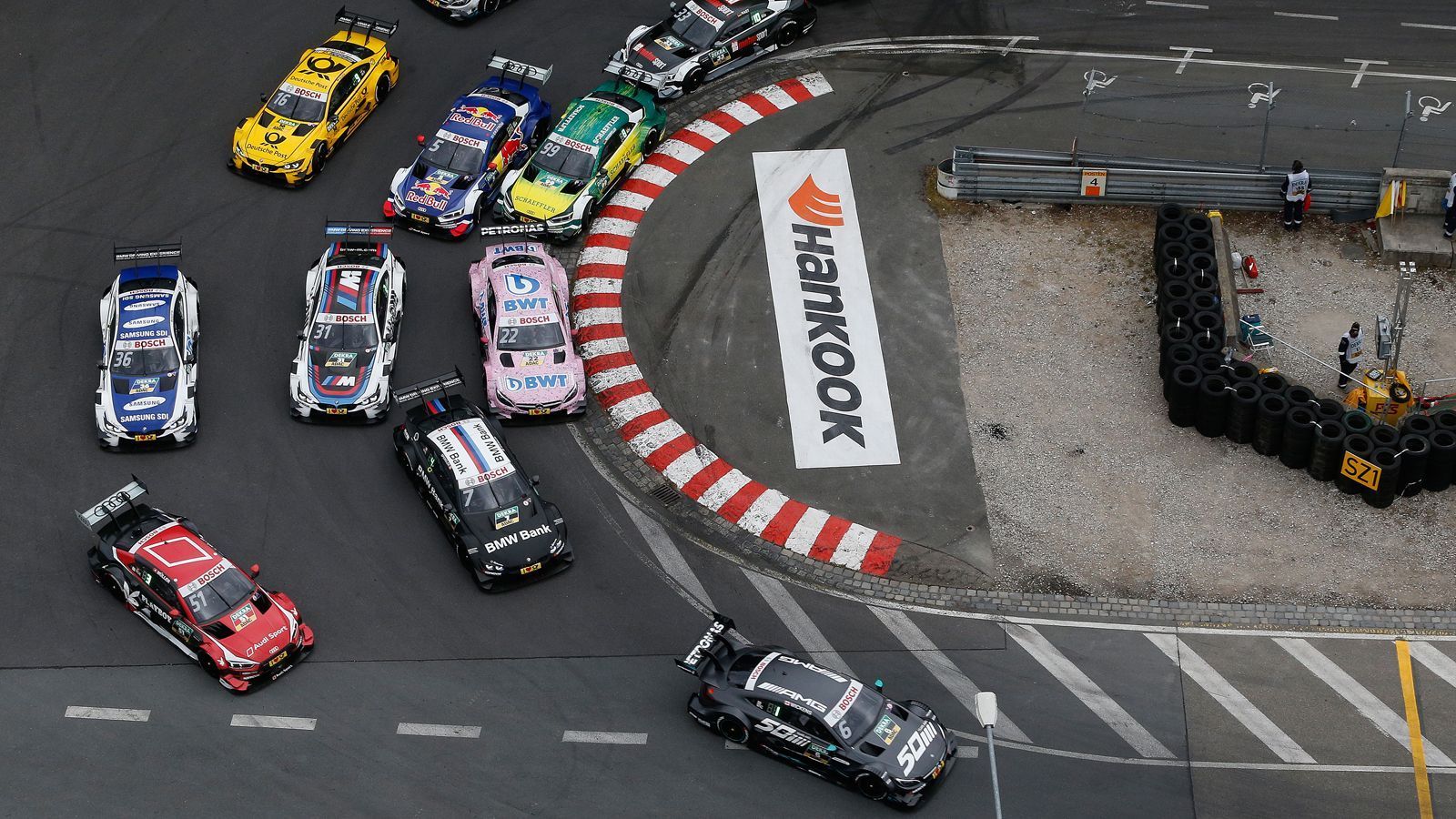 
                <strong>Norisring: Das macht den Kurs so einzigartig</strong><br>
                Mit einer Länge von 2.300 Metern ist der Norisring die kürzeste Strecke im DTM-Kalender. Den Rundenrekord von 47,846 Sekunden hält Bruno Spengler (2017). Der Vollgasanteil beträgt 63 Prozent. Auf dem Red-Bull-Ring geben die DTM-Fahrer noch länger Gas: Mit 67 Prozent Vollgasanteil ist der Kurs in Spielberg Spitzenreiter.
              