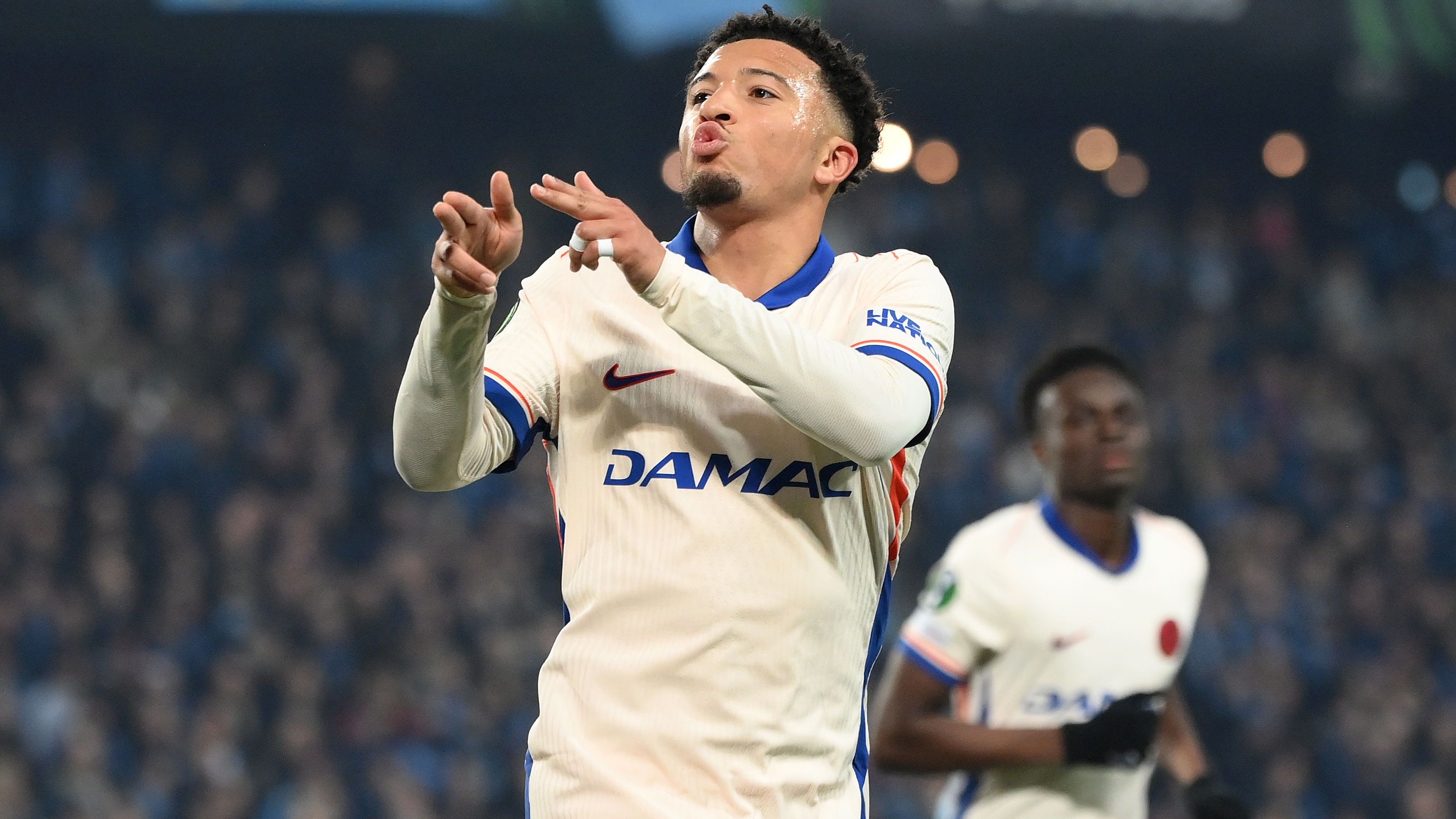 <strong>Jadon Sancho (Manchester United)</strong><br>Nach der Leihe zu Chelsea wird Jadon Sancho im Sommer 2025 zu seinem Stammverein Manchester United zurückkehren. Allerdings baut wohl auch United-Coach Ruben Amorim nicht auf ihn. Ein Ausweg scheint aber schon gefunden, laut "Sky Italia" soll sich Sancho mit dem amtierenden Meister SSC Neapel auf einen Vertrag geeinigt haben. Allerdings verlangt ManUtd ...
