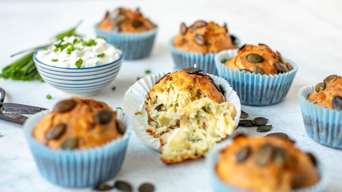 Muffins mit Schalotten und Käse