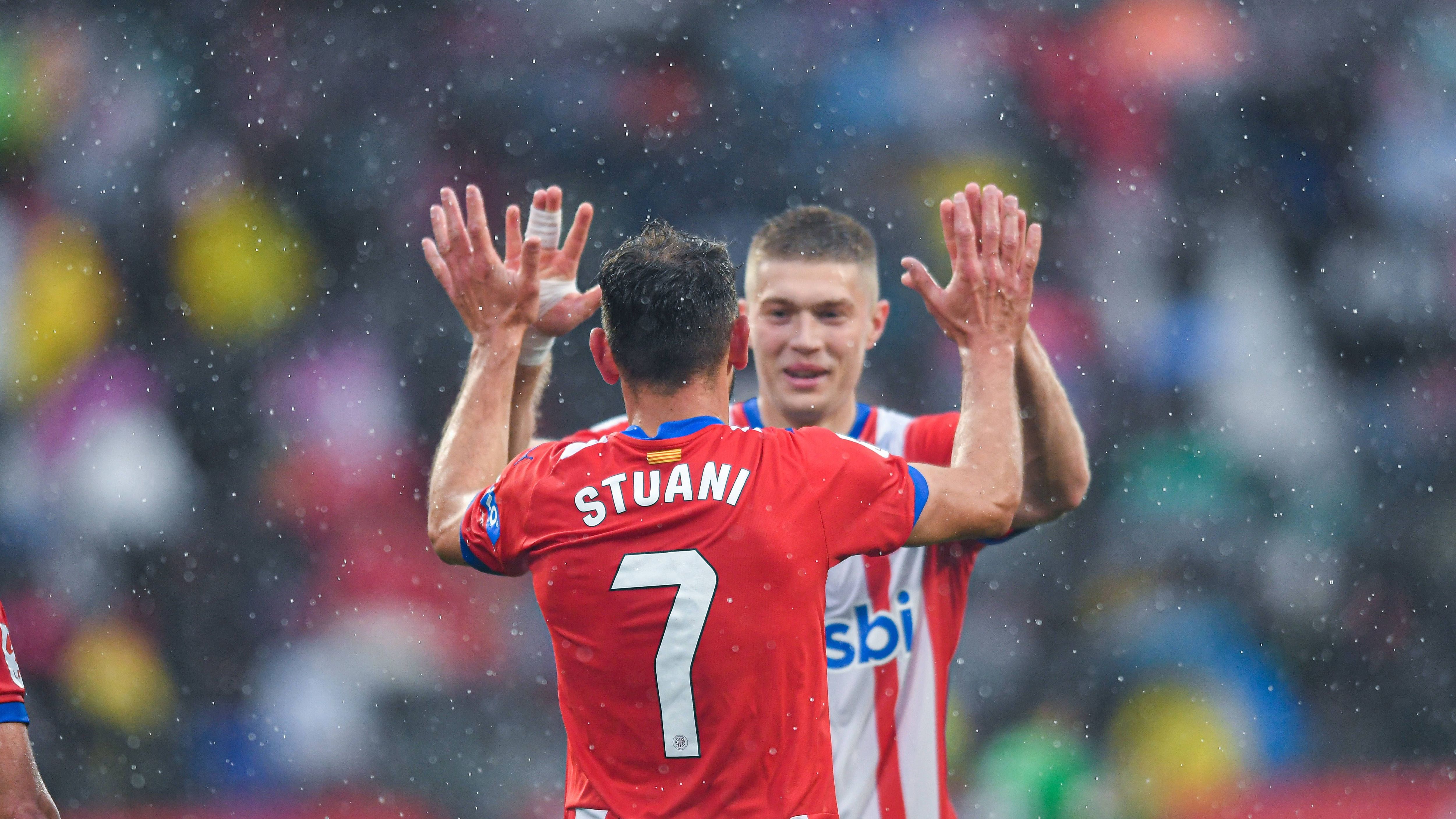 <strong>Spanien: FC Girona (3.)</strong> <br>Ist es nun ein Märchen, das der FC Girona schreibt in dieser Saison, in der man in die Phalanx der spanischen Großmächte eingedrungen und eine Zeitlang sein Unwesen getrieben hat? Oder ist dies nur das nüchterne und im Grunde erwartbare Ergebnis als Bestandteil der "City Football Group"? Teil, teils, wahrscheinlich. Zumindest ist es weniger Märchen und deutlich mehr Kalkül.