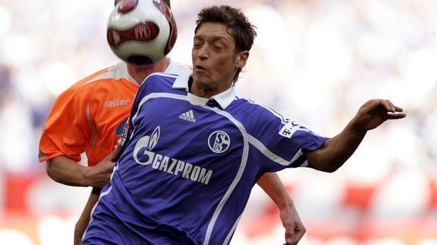 
                <strong>2006/07 (FC Schalke 04)</strong><br>
                2006/07 (FC Schalke 04) - 0 Tore und 1 Assist in 23 Spielen: 0 Tore pro Spiel und 0,043 Assists pro Spiel.
              