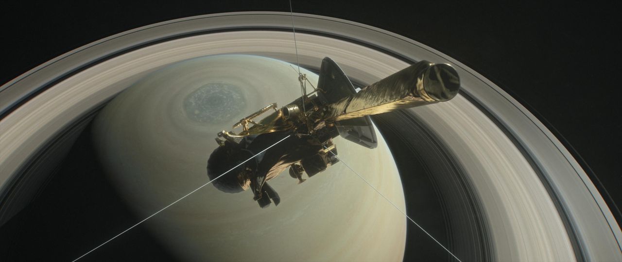 Die Sonde Cassini war eine der spektakulärste Nasa-Missionen aller Zeiten. 13 Jahre lang lieferte sie atemberaubende Bilder und Daten des planetaren Schönlings. Dabei wollten Umweltschützer den Start der Anfangs über fünf Tonnen schweren Sonde wegen ihrer Atombatterie noch verhindern. Preis des Erfolgs: Umgerechnet fast vier Milliarden Euro.