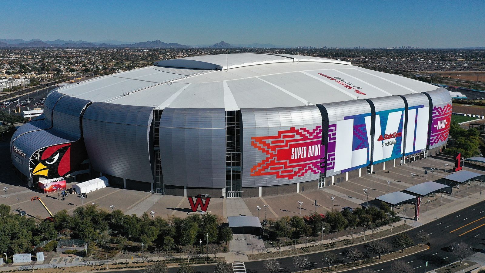 <strong>State Farm Stadium (Glendale, Arizona) - Kapazität: 63.400</strong><br>Bereits drei Super Bowls fanden im Stadion der Arizona Cardinals statt. Unter anderem der letzte, in dem die Eagles 35:38 gegen die Chiefs verloren.