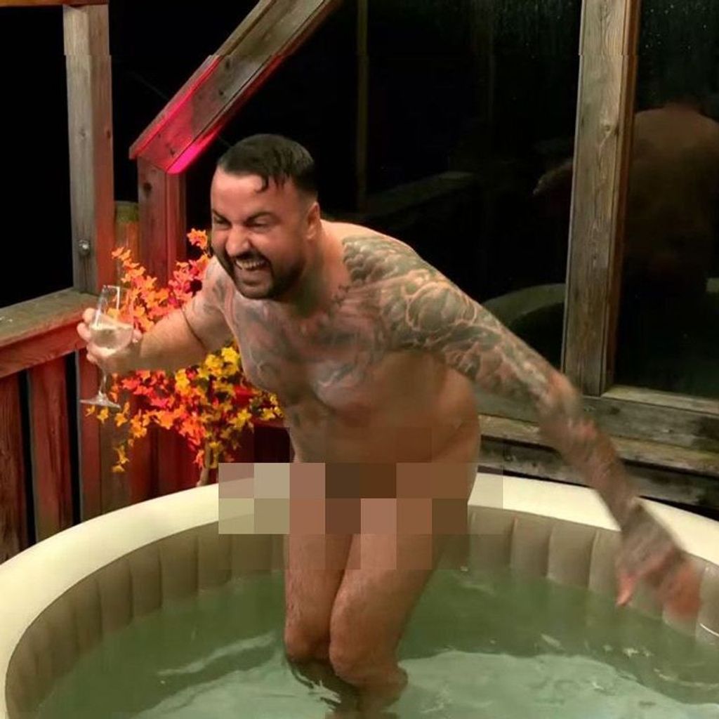 Nackte Whirlpool-Action im "Forsthaus": Cosimo zeigt alles!