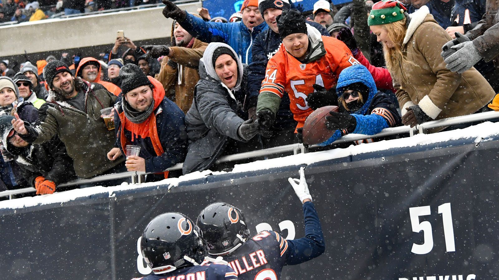 
                <strong>6. Platz: Chicago Bears</strong><br>
                Stadion: Soldier Field (Kapazität: 61.500) -Fan-Kosten: 635,58 US-Dollar
              