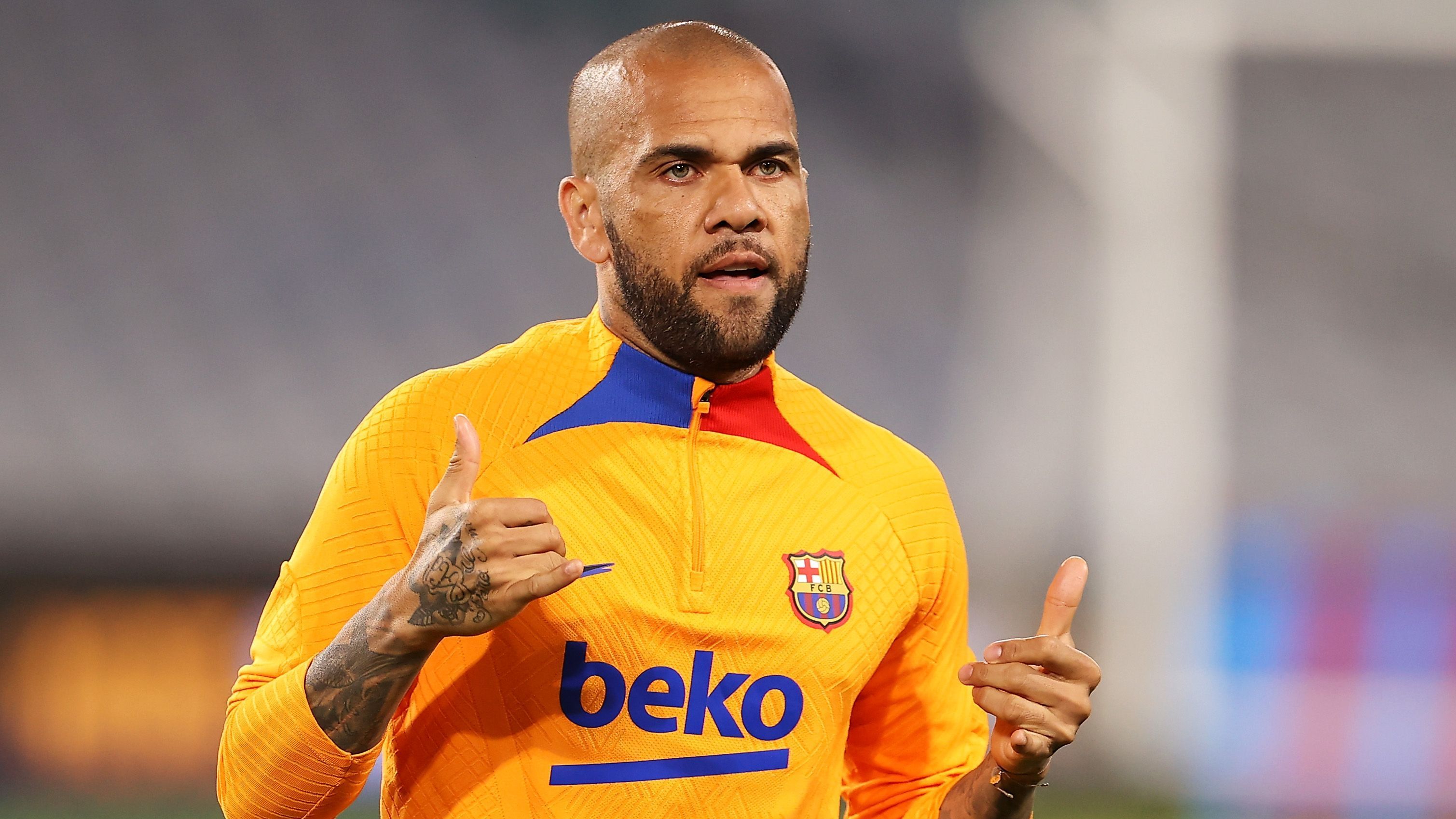 <strong>Rechter Verteidiger</strong><br>Spieler: Dani Alves <br>Bedeutendster Verein: FC Barcelona, Paris Saint Germain, Juventus Turin<br>Nationalmannschaft: Brasilien