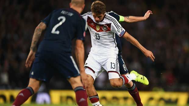 
                <strong>Thomas Müller</strong><br>
                Thomas Müller: Mr. Zuverlässig! Müller leitet mit einem tollen Solo das 1:0 ein, steht beim 2:1 genau richtig und legt das 3:2 auf. Ganz stark! ran-Note: 1
              