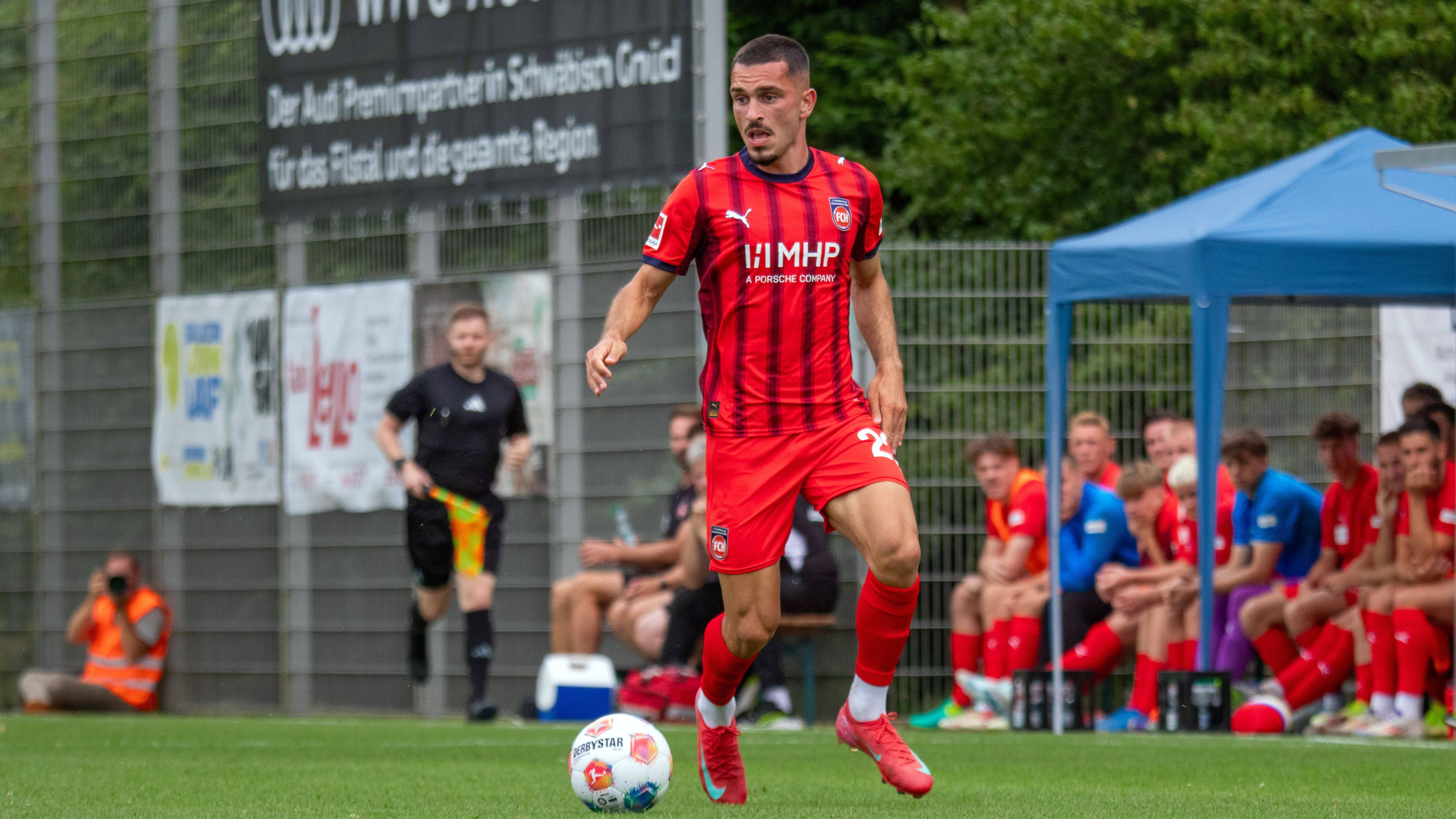 <strong>1.FC Heidenheim</strong><br><em><strong>Zugänge:</strong></em><br>Arijon Ibrahimovic (FC Bayern München, Leihe)<br><br><em><strong>Abgänge:</strong></em><br>Christopher Negele (SpVgg Unterhaching, ablösefrei)<br>Vitus Eicher (vereinslos)<br>Norman Theuerkauf (Karriereende)