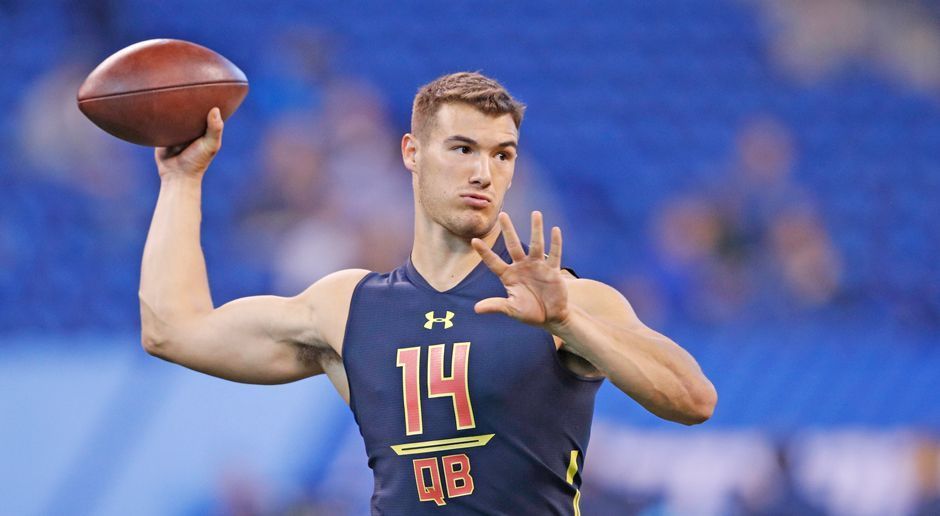 
                <strong>Pick 12 – Cleveland Browns: Mitchell Trubisky (Quarterback, North Carolina)</strong><br>
                Hier haben wir das wahrscheinlichste Szenario für einen Quarterback-Pick aus Cleveland. Im vergangenen Jahr tradeten die Browns den zweiten Pick für Carson Wentz, der eine gute Saison für Phladelphia spielte. Mit Mitch Trubisky wartet nun ein solides Talent aus Ohio darauf, sich als neue Hoffnung in Cleveland niederlassen zu dürfen. Sein Arm, seine Genauigkeit aus der Pocket und dem Lauf sprechen für ihn. Lernen muss er jedoch noch, auch aus anderen Formationen als der Spread (98 Prozent der offensiven Snaps in North Carolina) zu agieren.
              