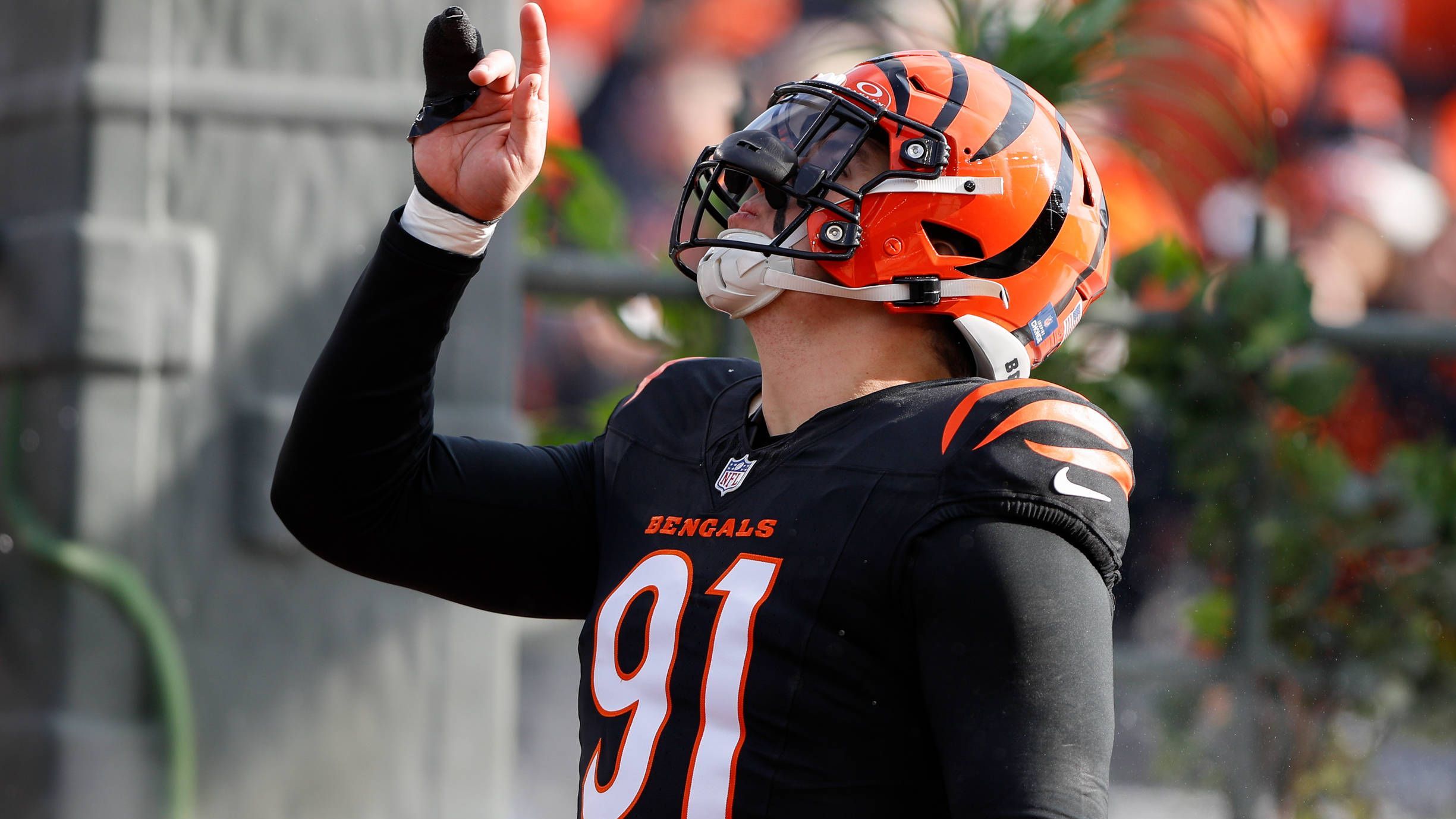 <strong>Trey Hendrickson (Cincinnati Bengals)</strong><br>Im vergangenen Jahr war Trey Hendrickson der beste Spieler einer ansonsten schwachen Bengals-Defense, er führte sogar die NFL in Sachen Sacks an. Einen neuen Vertrag war dies den Verantwortlichen aber nicht wert. Seit Monaten hängt Hendrickson in der Schwebe und beschwerte sich jüngst öffentlich über seine Situation. Am Minicamp nimmt er wenig überraschend nicht teil.