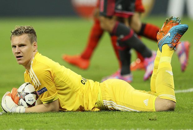 
                <strong>Leno vs. Ter Stegen</strong><br>
                "Es ist enttäuschend für mich. Ich weiß nicht, warum ich nicht spiele. Ich spiele hier alle drei, vier Tage. Der andere nicht." sagt Leno im Anschluss an das Spiel der U21 gegen die Ukraine. Aus seiner Sicht hat er den Platz im Tor mehr verdient als der Barca-Keeper.
              