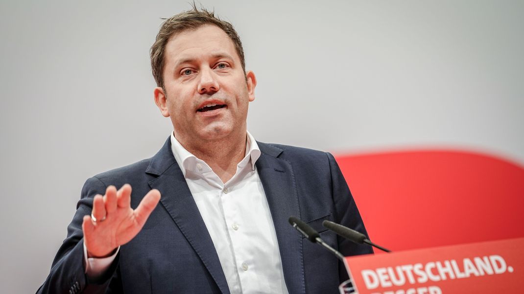 Lars Klingbeil, SPD-Bundesvorsitzender, fordert mehr Abschiebungen