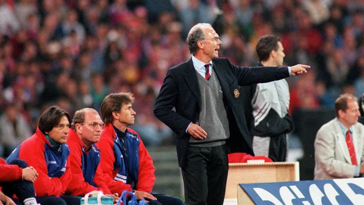 <strong>Franz Beckenbauer 17 Tage (28.4.1996 - 15.5.1996)</strong><br>Der Kaiser rettete ein zweites Mal - und gewann einen weiteren Titel. Unter seiner Ägide triumphierten die Bayern im Uefa Cup. Beckenbauer wurde allerspätestens da unsterblich in München. Bis ein neuer Trainer gefunden war, leitete danach Klaus Augenthaler das Training.&nbsp;