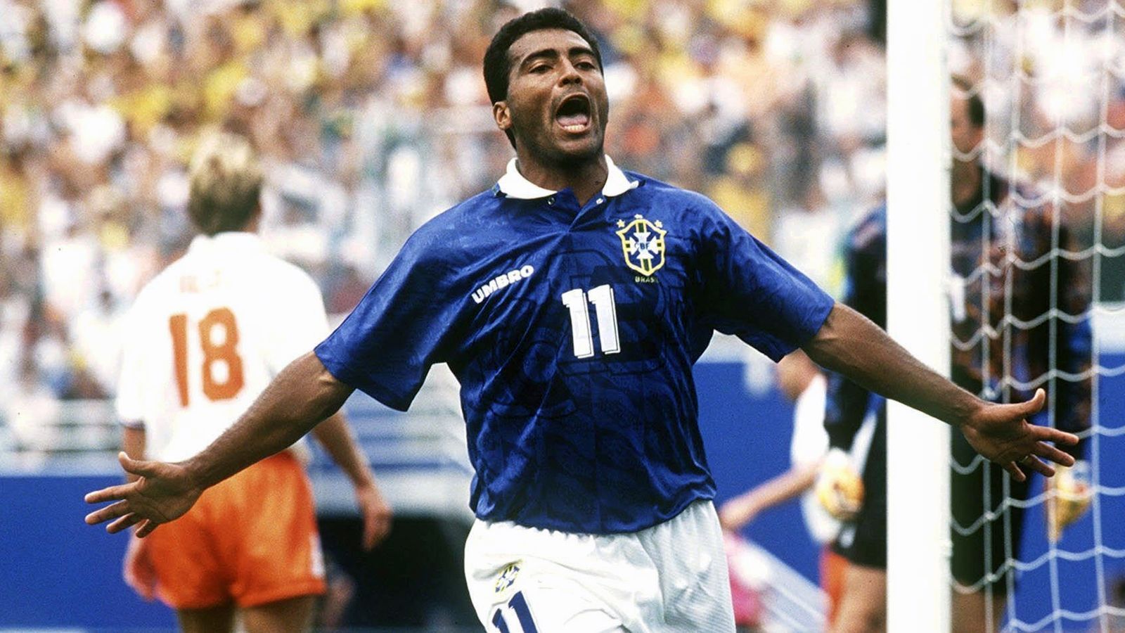 
                <strong>Romario (1994)</strong><br>
                Im Jahr zuvor noch von Roberto Baggio geschlagen, erklomm das brasilianische Fußball-Idol Romario 1994 den Fußball-Olymp. Zunächst wurde er mit der Selecao in den USA Weltmeister und dann setzte sich der damalige Barcelona-Profi sich am Jahresende auch noch bei der Weltfußballer-Wahl gegen Hristo Stoichkov und den Vorjahressieger Baggio durch.
              