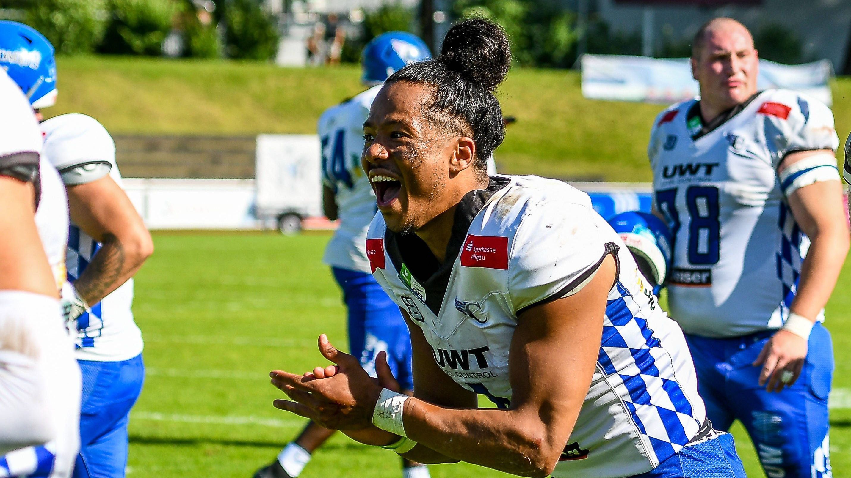 <strong>Javarian Smith (Hamburg Sea Devils)</strong><br>- 27 Jahre alt, aus Michigan <br>- Hat gerade ein Jahr bei den Allgäu Comets in der GFL (12 Spiele, knapp 3.500 Yards und 44 Touchdowns) gespielt, davor Prague Black Panthers. <br>- In vier Jahren am Lake Erie College in Ohio macht er 42 Spiele, aber nur 22 davon als Starter. In jenen beiden Jahren 26 Touchdowns und 21 Interceptions.