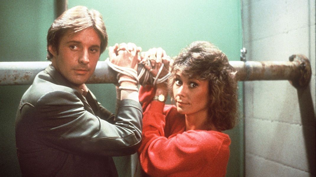 Eng verbunden: Immer wieder geraten Amanda (Kate Jackson) und Lee (Bruce Boxleitner) in scheinbar ausweglose Situationen. Dabei ist es nicht etwa der geübte Agent Lee, der sie wieder rausboxt. Meist ist es Amandas Scharfsinn zu verdanken, dass sie sich da wieder irgendwie herauslavieren.