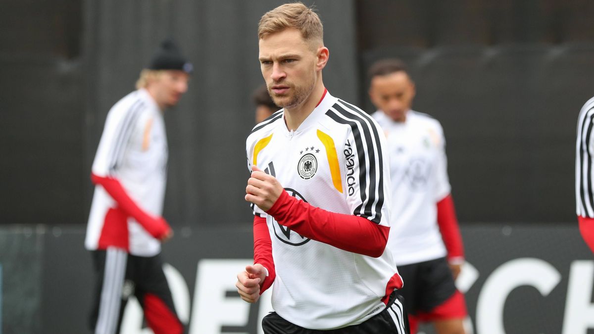 11.11.2025, xgox, Fussball - Deutsche Nationalmannschaft Training emspor, v.l. Joshua Kimmich (Deutschland, ) (DFL DFB REGULATIONS PROHIBIT ANY USE OF PHOTOGRAPHS as IMAGE SEQUENCES and or QUASI-VI...