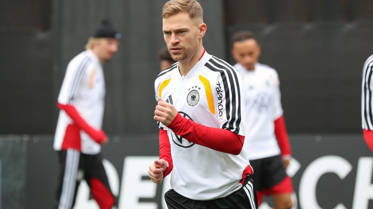 11.11.2025, xgox, Fussball - Deutsche Nationalmannschaft Training emspor, v.l. Joshua Kimmich (Deutschland, ) (DFL DFB REGULATIONS PROHIBIT ANY USE OF PHOTOGRAPHS as IMAGE SEQUENCES and or QUASI-VI...