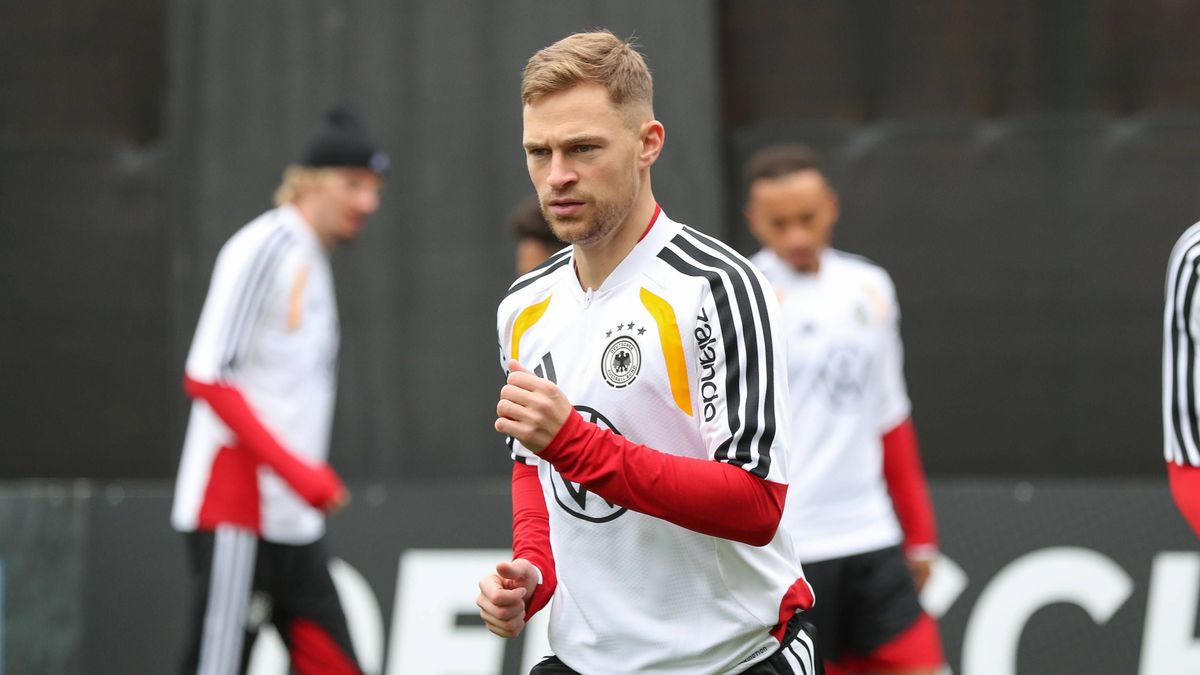 11.11.2025, xgox, Fussball - Deutsche Nationalmannschaft Training emspor, v.l. Joshua Kimmich (Deutschland, ) (DFL DFB REGULATIONS PROHIBIT ANY USE OF PHOTOGRAPHS as IMAGE SEQUENCES and or QUASI-VI...