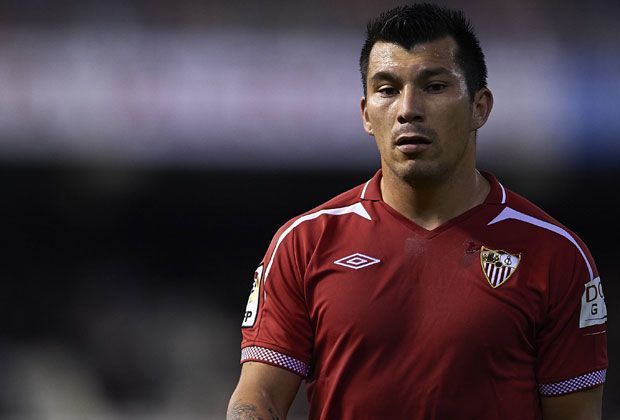 
                <strong>Gary Medel (Inter Mailand)</strong><br>
                Von 2011 bis 2013 spielte Gary Medel im Trikot des FC Sevilla. Der chilenische Mittelfeldspieler wechselte im Anschluss an seine Zeit in Spanien für umgerechnet rund 13 Millionen Euro zu Cardiff City. Seit einem Jahr spielt Medel für Inter Mailand.
              