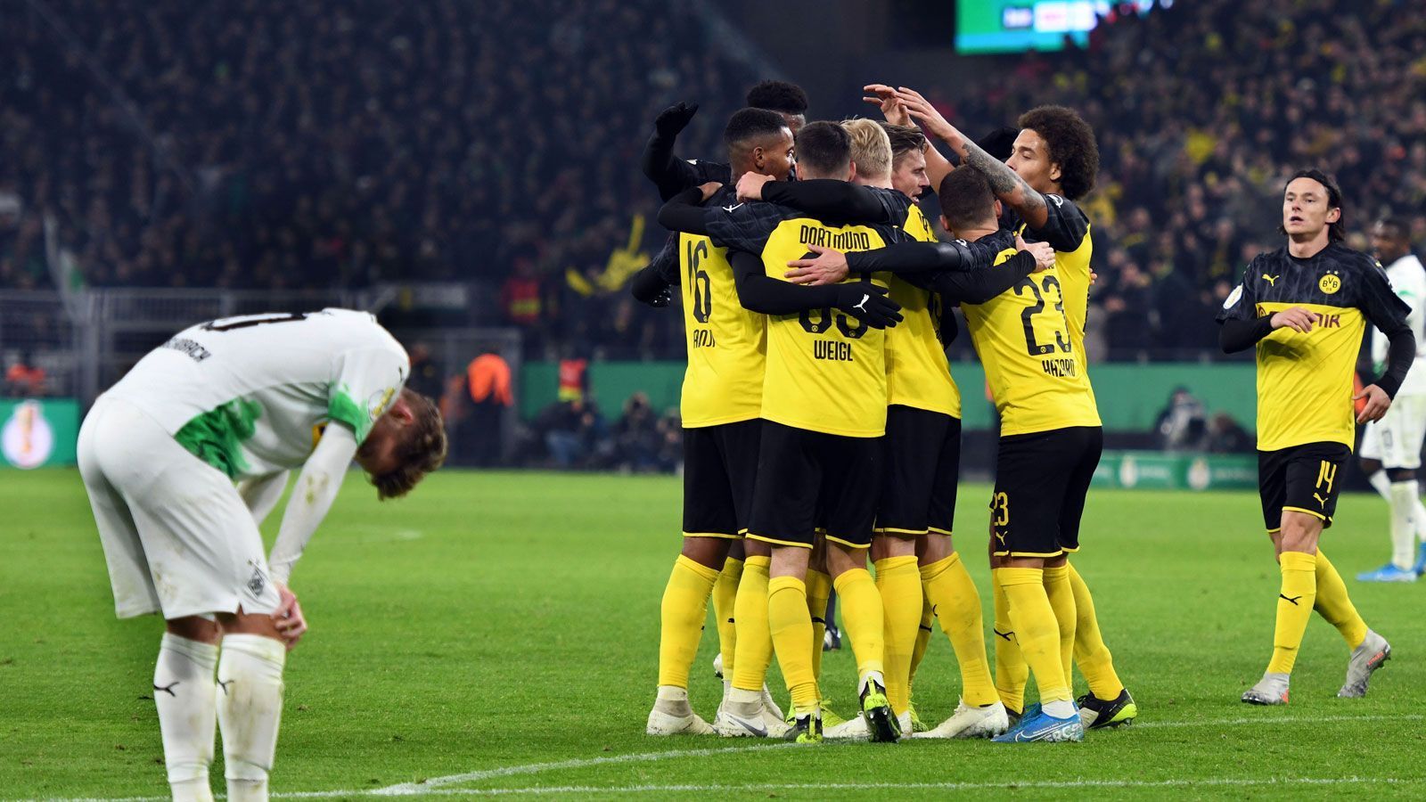 
                <strong>Einzelkritik: Die Noten zum Pokal-Knaller Borussia Dortmund gegen Borussia Mönchengladbach</strong><br>
                Auch das zweite Borussen-Duell im Herbst 2019 endet mit einem Dortmunder Erfolg über Mönchengladbach. ran.de präsentiert die Noten zum 2:1.
              