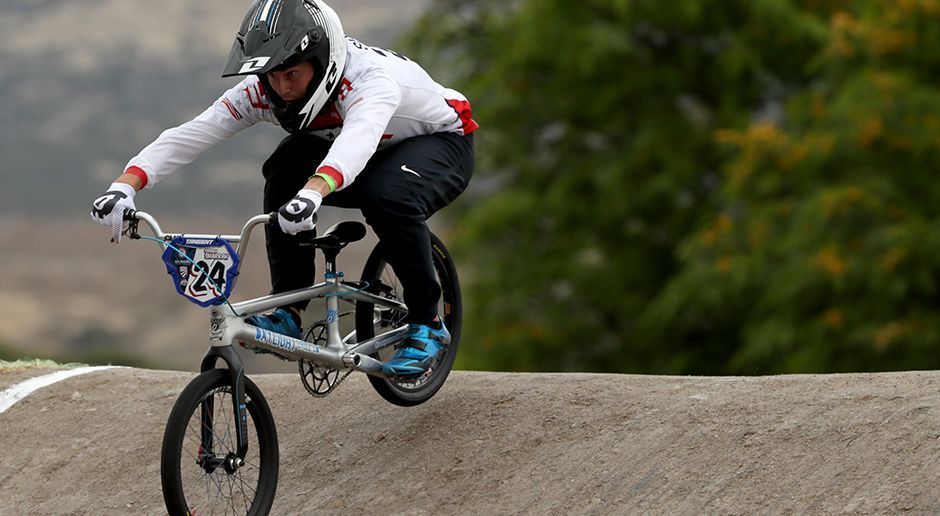 
                <strong>BMX</strong><br>
                BMX-Fahrer dürfen sich nicht kleiden wie sie wollen. So ist es ihnen zum Beispiel untersagt, Reißverschlüsse oberhalb ihrer Hüfte zu tragen. Noch strenger ist es allerdings in einer anderen Disziplin …
              