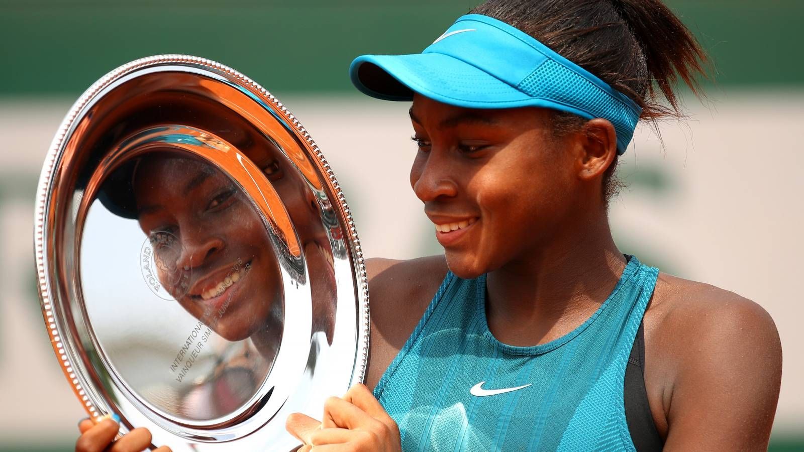 
                <strong>Cori Gauff: Wunderkind erobert Wimbledon</strong><br>
                2018 gewann sie im Alter von 14 Jahren und zwei Monaten den French-Open-Titel bei den Juniorinnen. 
              