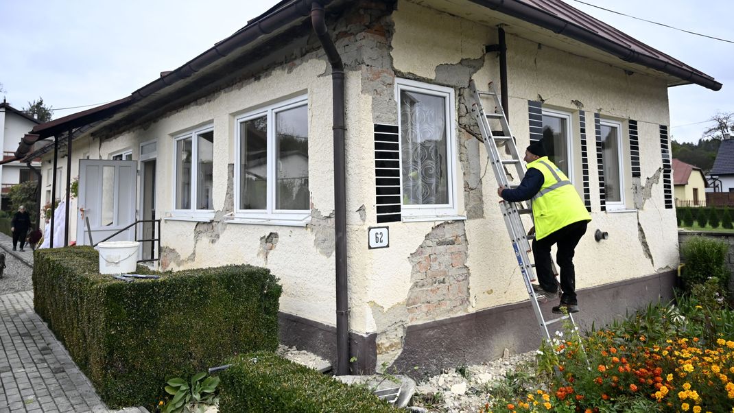 Den Osten der Slowakei hat ein Erdbeben erschüttert, wie das Innenministerium in Bratislava und lokale Behörden bestätigt haben. 