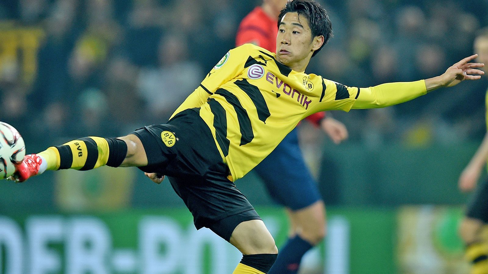 
                <strong>Zentrales Mittelfeld: Shinji Kagawa</strong><br>
                Spiele: 216Tore: 60Erfolge: 2x Deutscher Meister, 2x DFB-Pokalsieger
              