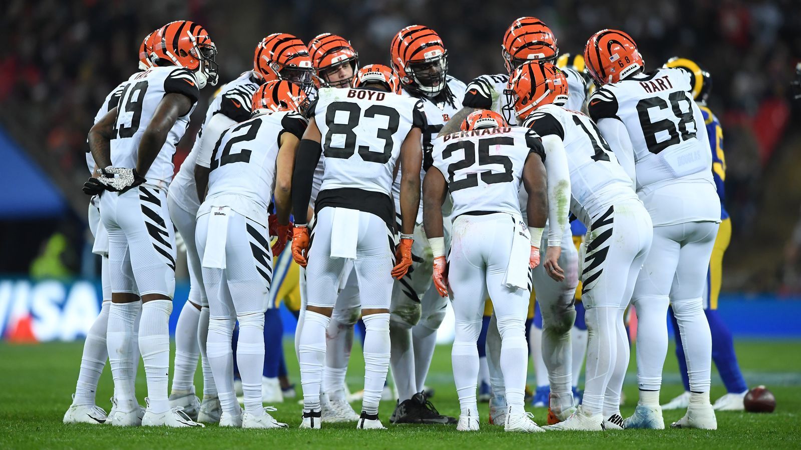 
                <strong>Platz 31: Cincinnati Bengals</strong><br>
                Bilanz: 0-8Letzte Spiele: L,L,LSeinen Start in das Amt des Head Coaches hat sich Zac Taylor sicherlich anders vorgestellt. Acht Niederlagen aus den ersten acht Spielen - die Bengals kommen nicht in Fahrt. Nun soll ein Wechsel auf der Quarterback-Position frischen Wind in die Segel bringen, Rookie Ryan Finley startet für Routinier Andy Dalton. Zudem könnte Star-Receiver A.J. Green wieder fit werden und Taylor die ersten Siege bescheren.  
              