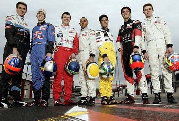 
                <strong>Die junge Generation</strong><br>
                Sebastian Vettel begann seine Karriere auf der Kartbahn. 2003 wechselte er in den Formelsport. In der Formel 3 lieferte er sich schon heiße Duelle mit Lewis Hamilton (M.) und Adrian Sutil (l.)
              