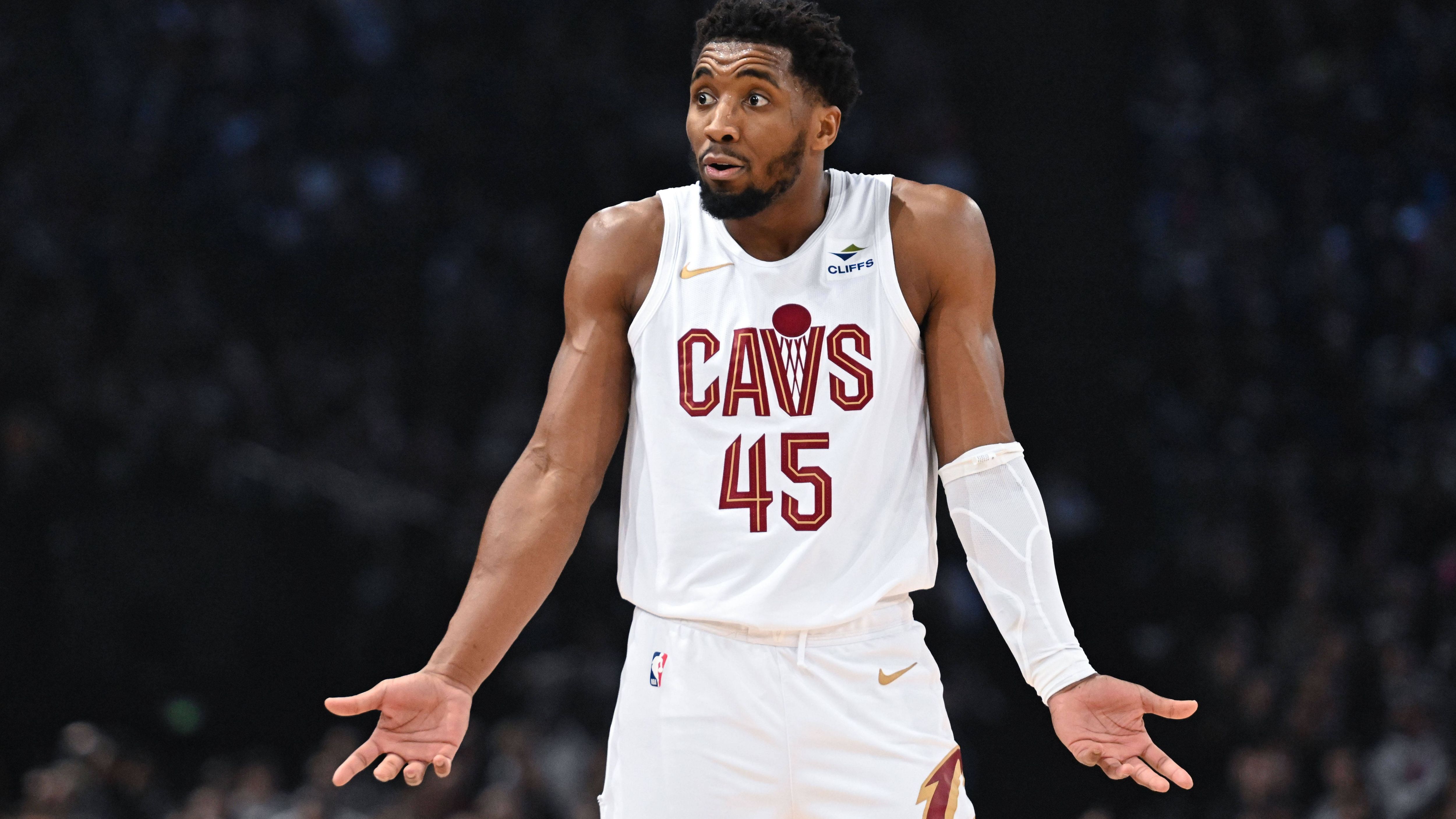 <strong>Platz 5 (geteilt): Donovan Mitchell</strong><br>Es läuft für Donovan Mitchell seit seinem Wechsel zu den Cleveland Cavaliers. Regelmäßig erzielt der Star einen Großteil der Punkte seines Teams. Der richtig große Wurf gelang ihm in der Saison 2022/23. Beim 145:134-Overtime-Sieg gegen die Chicago Bulls kam Mitchell ebenfalls auf sagenhafte 71 Punkte.