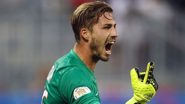 
                <strong>Paris St. Germain</strong><br>
                Platz 2 - Paris St. Germain: Vor Angers macht Titelverteidiger PSG in der Ligue 1 quasi einen Alleingang in Richtung nächsten Meistertitel in Frankreich. Mittendrin ist mit Keeper Kevin Trapp ein Deutscher. Er musste bislang nur acht Gegentreffer in 17 Spielen hinnehmen (Schnitt: 0,47 Gegentore pro Spiel). Neun Mal hielt der frühere Frankfurter seinen Kasten dabei sauber. Einmal kam sein Konkurrent Salvatore Sirigu zum Einsatz - und hielt seinen Kasten ebenfalls sauber.
              