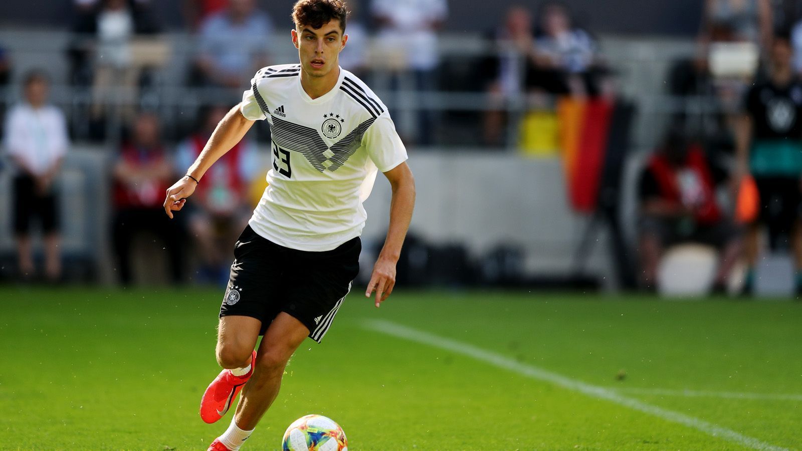 
                <strong>Kai Havertz</strong><br>
                Besitzt keinen zweiten Vornamen.
              