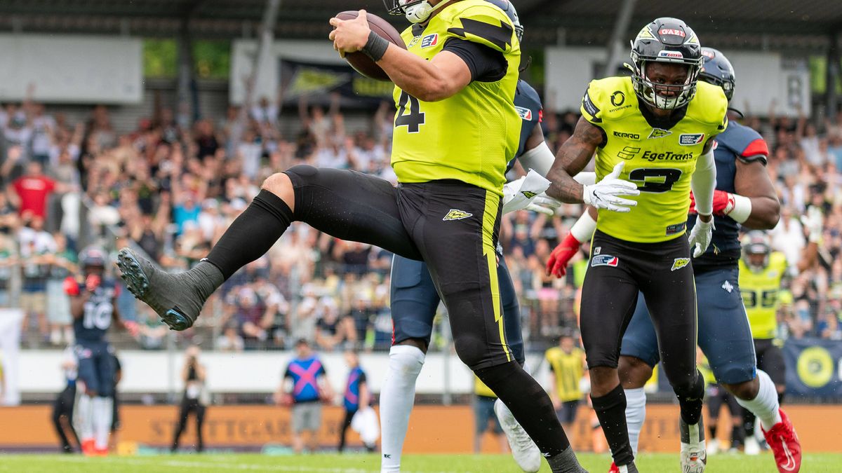 Reilly Hennessey (Stuttgart Surge 4), Touchdown, Stuttgart Surge vs. Paris Musketeers, American Football, European League of Football, Spieltag 10, Saison 2025, 20.07.2025, Stuttgart Surge vs. Pari...