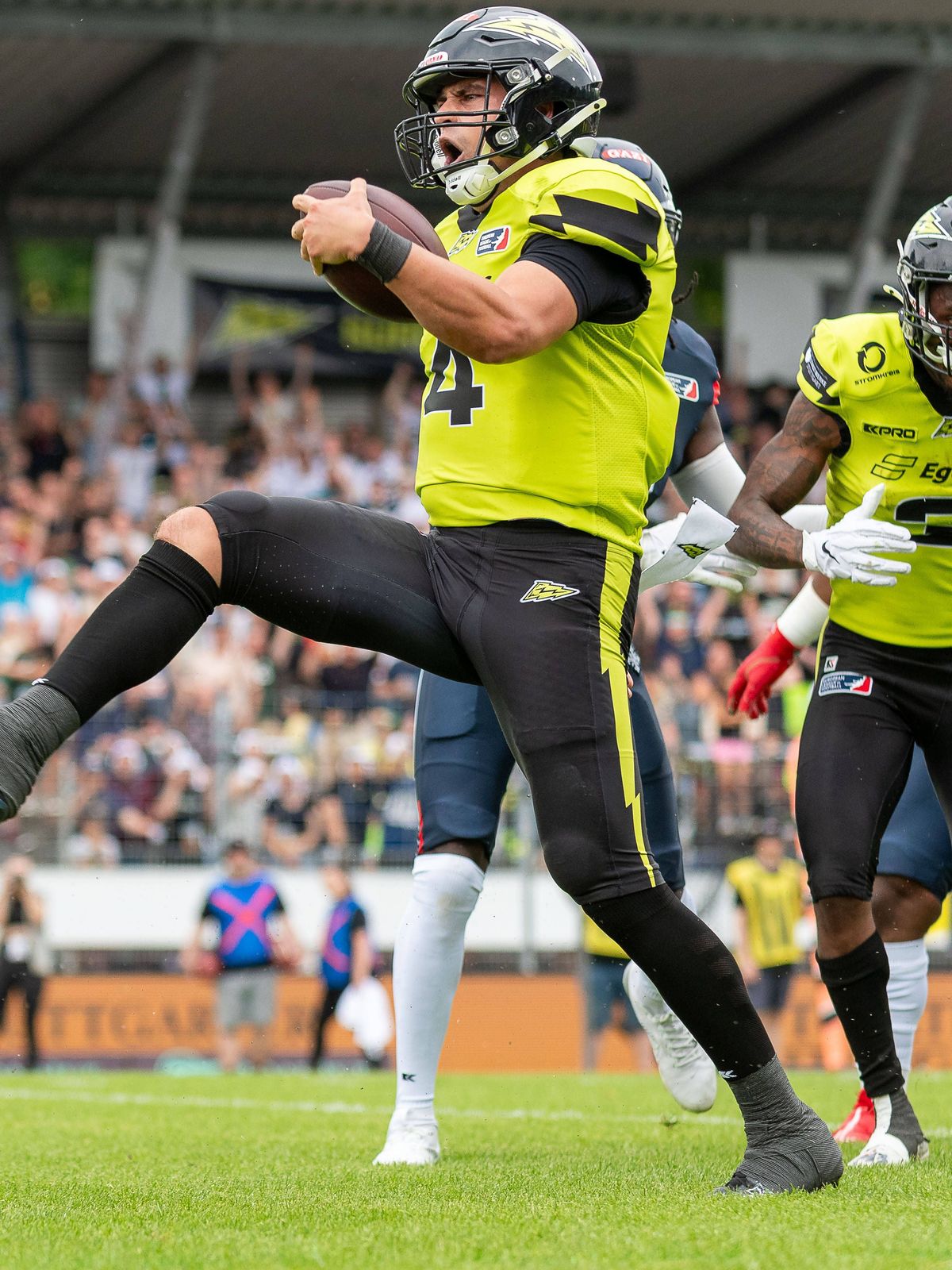 Reilly Hennessey (Stuttgart Surge 4), Touchdown, Stuttgart Surge vs. Paris Musketeers, American Football, European League of Football, Spieltag 10, Saison 2025, 20.07.2025, Stuttgart Surge vs. Pari...