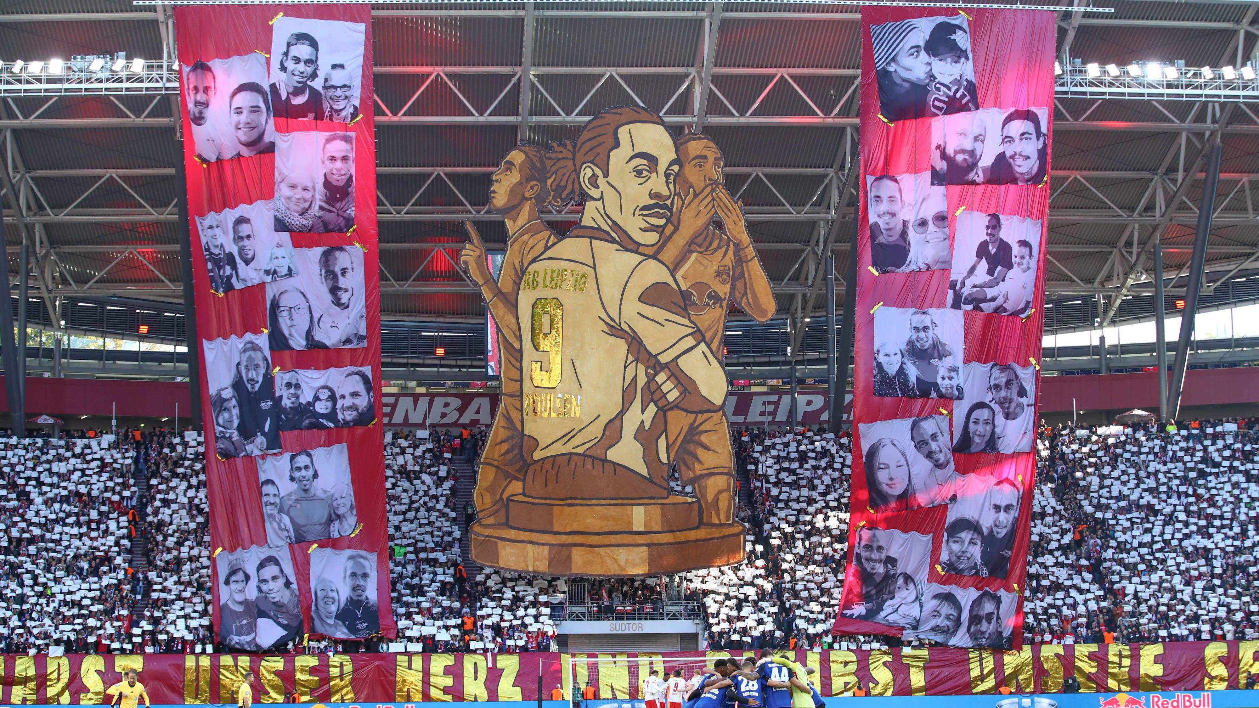 <strong>Bewegende Choreo für Poulsen</strong><br>Mit einer beeindruckende Choreo bedankten sich die Leipziger Fans für zwölf Jahre Blut, Schweiß und Tränen. Auf dem Banner eine Liebeserklärung an den Dänen: "Du warst unser Herz und bleibst unsere Seele."