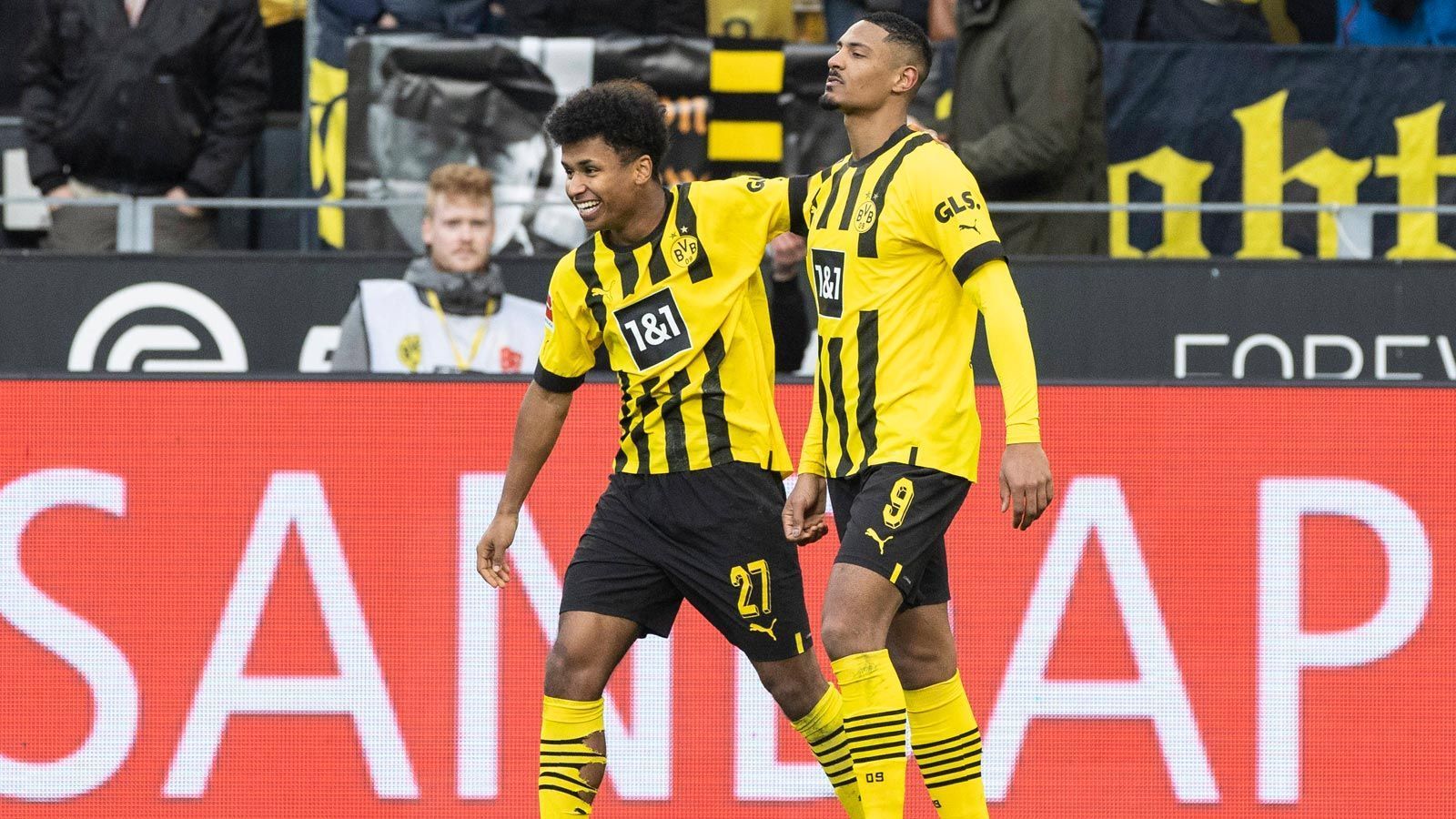 
                <strong>Einzelkritik: Die Noten der BVB-Stars in der Partie gegen Freiburg</strong><br>
                Borussia Dortmund fährt am 19. Spieltag der Bundesliga-Saison 2022/23 einen klaren 5:1 (1:1)-Sieg gegen den SC Freiburg ein. Dabei überzeugt vor allem Karim Adeyemi, der in einige Schlüsselszenen involviert ist. ran zeigt die BVB-Noten in der Einzelkritik.
              