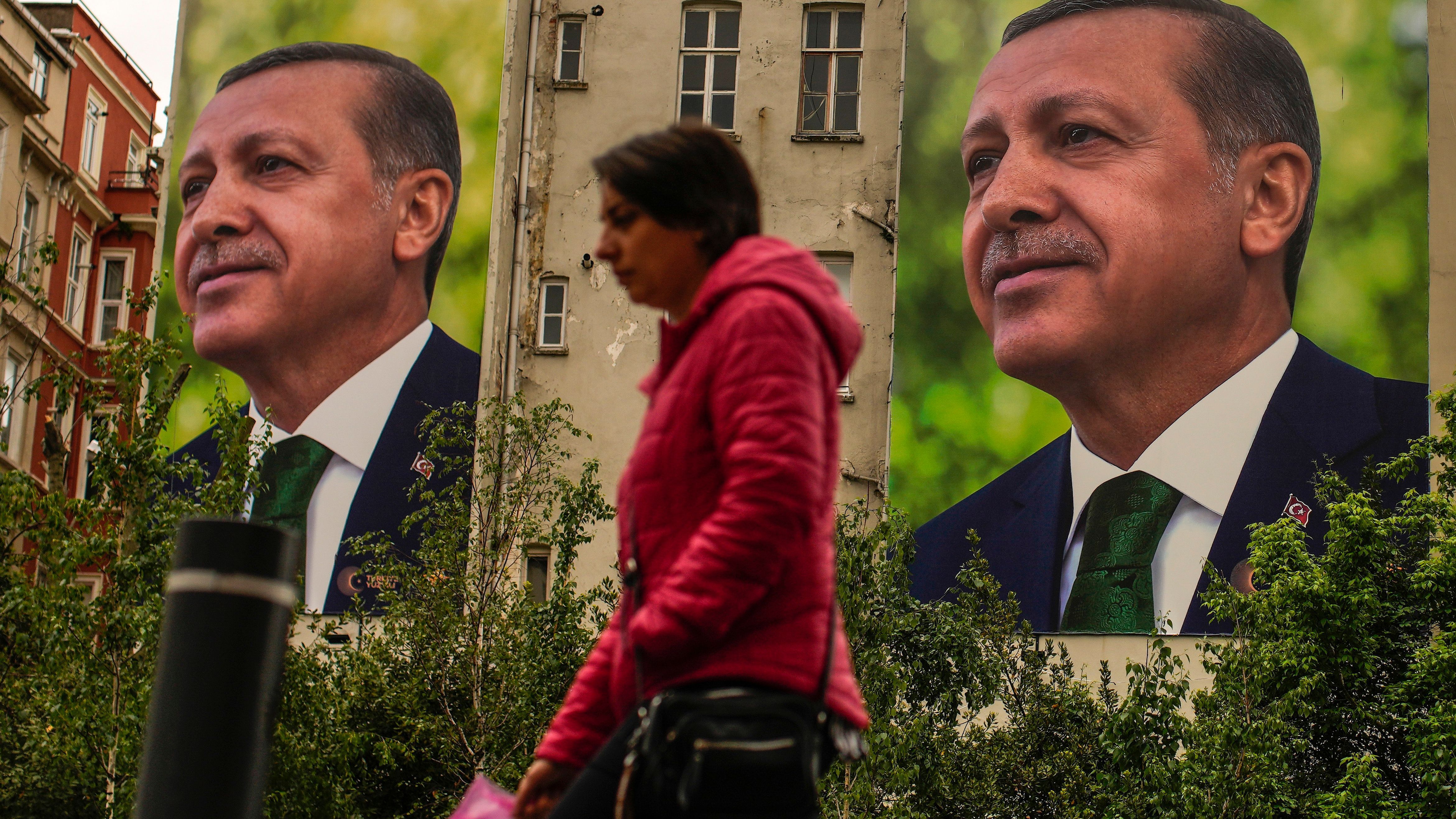 Das Rennen um das Präsidentenamt zwischen Amtsinhaber Erdoğan und seinem Herausforderer Kılıçdaroğlu war knapp - nun geht es in zwei Wochen in die Stichwahl.