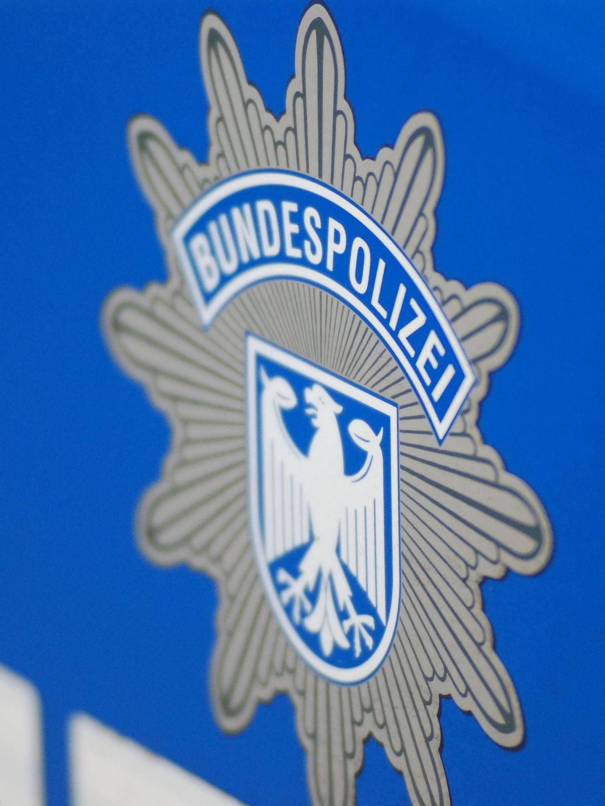 Bundespolizisten haben am Dortmunder Flughafen ein Ehepaar festgenommen.