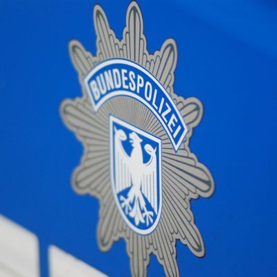 Bundespolizisten haben am Dortmunder Flughafen ein Ehepaar festgenommen.