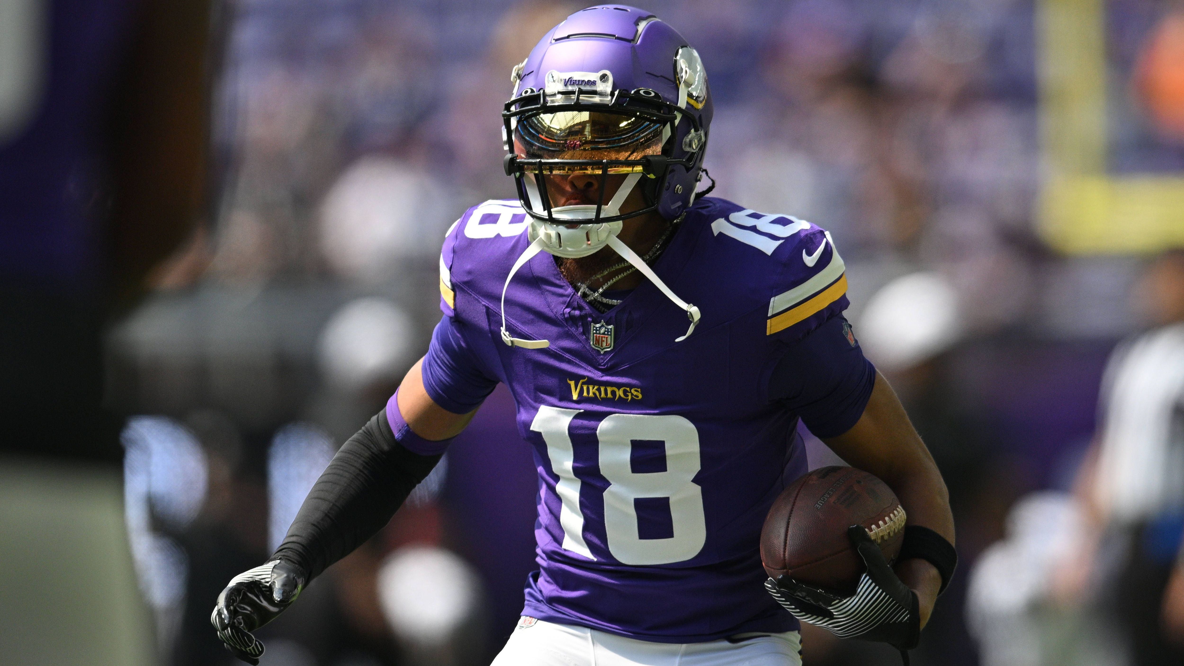 <strong>Platz 1: Justin Jefferson (Minnesota Vikings/Wide Receiver)</strong><br>- Vertrag bis: 2028<br>- Durchschnittsgehalt: 35.000.000 US-Dollar<br>- Gesamtgehalt: 140.000.000 US-Dollar<br>- Garantiesumme des Vertrages: 88.743.000 US-Dollar