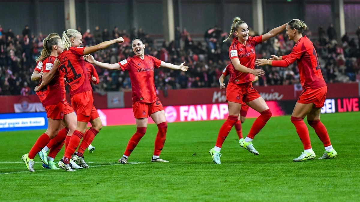 Ausgelassene Stimmung bei den Bayern-Frauen