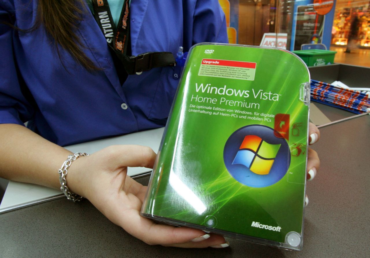 Ebenfalls 2007 kam Windows Vista auf den Markt. Einziges Problem: Wer Vista am 24. August 2007 installieren wollte, bekam von Windows angezeigt, er installiere eine illegale Raubkopie. Auch wenn es eine originale Version war. Bei schätzungsweise 50 Millionen Programmzeilen kann sich ja mal ein Fehlerchen einschleichen.