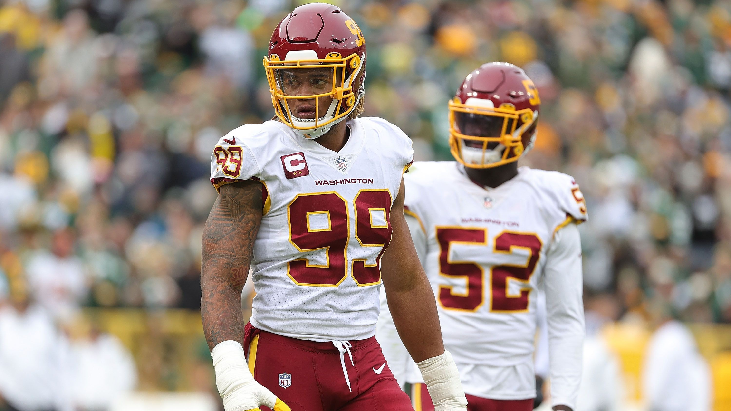 
                <strong>Chase Young (Washington Football Team)</strong><br>
                Was wurde nicht alles über die Defense des Washington Football Teams geredet. Vor der Saison galt die Unit als einer der stärksten der gesamten Liga, doch davon ist nicht viel übrig geblieben. Über den Pass ist Washington statistisch gesehen die schlechteste der NFL (2,104 Yards), insgesamt weisen nur die Jaguars, Seahawks und Dolphins schlechtere Zahlen auf. Sinnbildlich: Defensive End Chase Young. Vor der Saison handelte nicht wenige den 22-Jährigen als Defensive Player of The Year, doch Young kann nach Woche sieben keine Interception, kein Fumble und nur 1,5 Sacks sowie drei Tackles for Loss vorweisen. 
              
