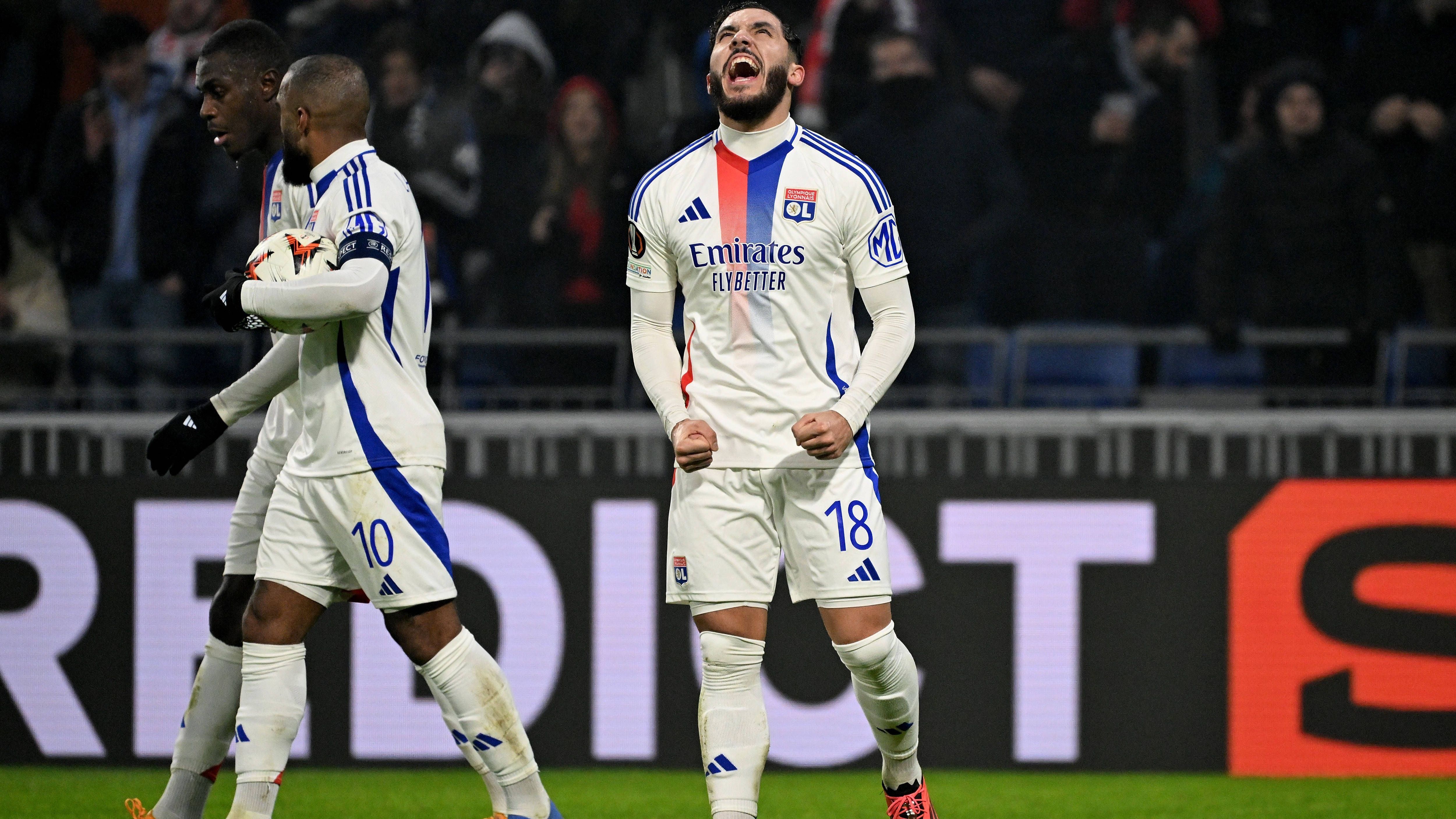 <em><strong>Rayan Cherki (Olympique Lyon)</strong><br>Der BVB bekommt namhafte Konkurrenz im Kampf um Rayan Cherki. Laut Fabrizio Romano und "Tele Football" soll Manchester City an dem Offensivstar baggern. Demnach soll der Franzose auf der Shortlist der Cityzens stehen - wie auch Morgan Gibbs-White. Der Vertrag des 21 Jahre alten Youngsters läuft im kommenden Jahr aus. Will Lyon noch Geld verdienen, müssen sie ihn im Sommer ziehen lassen. Vor allem der BVB bemüht sich seit Monaten extrem um die Dienste des Rechtsaußen.</em>