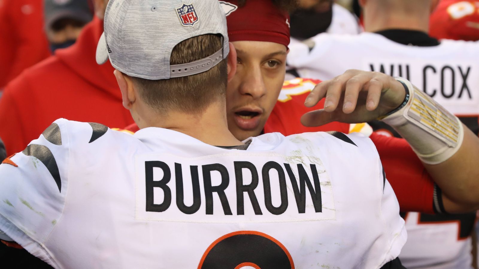 
                <strong>Direkte Duelle</strong><br>
                Eigentlich haben die Kansas City Chiefs keine Angstgegner. Aber nur eigentlich, denn gegen die Cincinnati Bengals unter Joe Burrow stehen die Chiefs mit Patrick Mahomes in direkten Duellen 0:3. 2021 gewannen die Bengals das Regular-Season-Duell mit 34:31, das AFC Championship Game ging mit 27:24 ebenfalls an die Mannen aus Cincinnati. Auch in der Regular Season 2022 hatten die Chiefs das Nachsehen, erneut mit 24:27. Besonders dabei: In jedem der Duelle gelang den Bengals ein Comeback-Sieg.
              