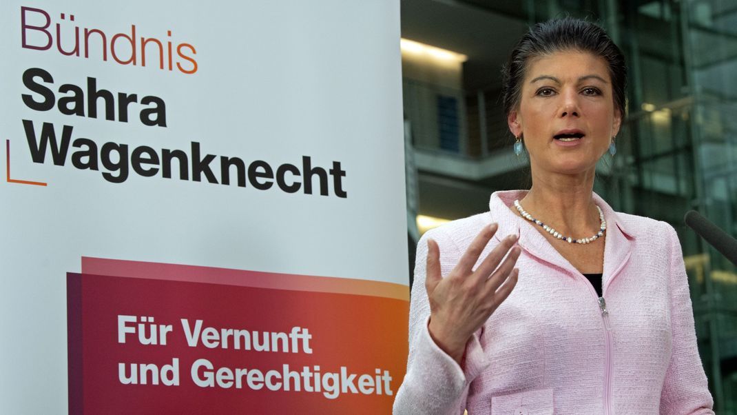 Der Berliner FDP-Politiker Christian Schuchert schließt sich Sahra Wagenknecht an.
