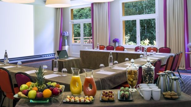 
                <strong>Das Hotel "Ermitage" in Evian</strong><br>
                Hier frühstückt das DFB-Team.
              