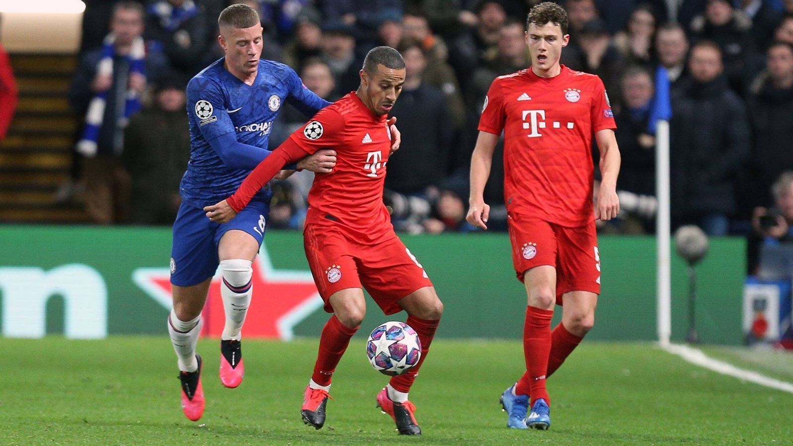 
                <strong>Thiago</strong><br>
                Das Herz des Bayern-Spiels in der defensiven Schaltzentrale. Zieht die Fäden, verteilt die Bälle, dabei meist ballsicher und mit gutem Auge, beweist auch des Öfteren seine Zweikampfstärke. ran-Note: 2
              